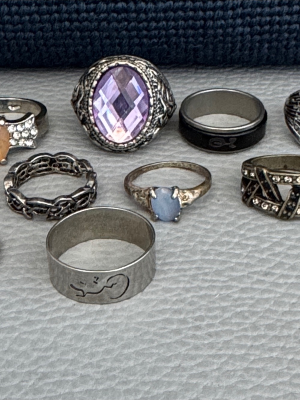 14 ASSORTED SILVER TONE FASHION RINGS. - Picture 4 of 11